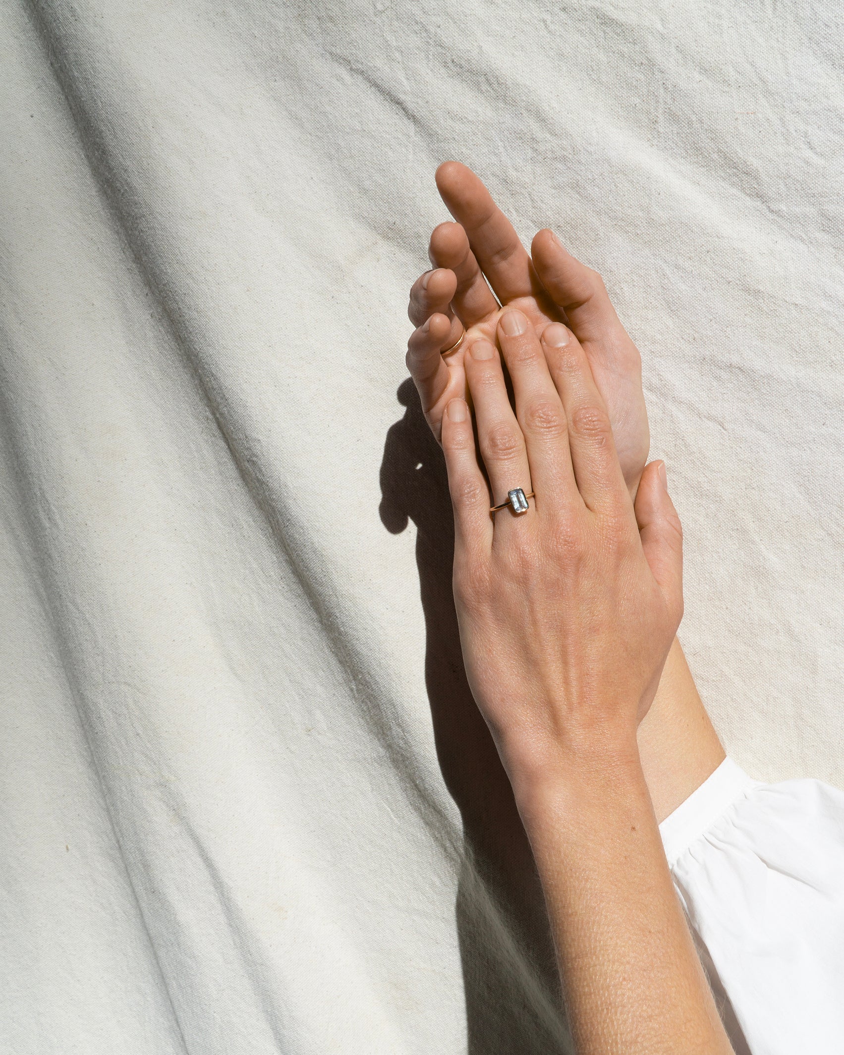 14K Grey Blue Sapphire Floating Ring