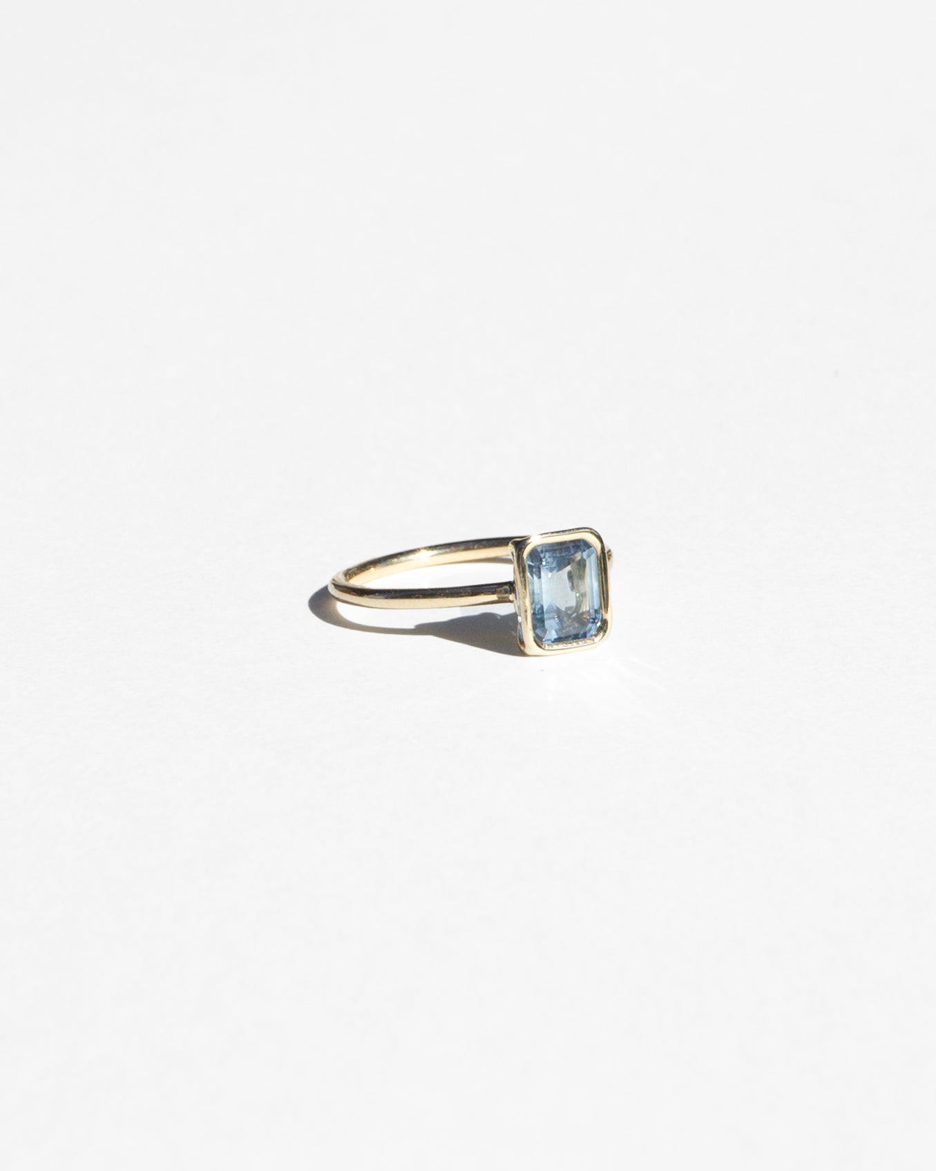 14K Vivid Blue Sapphire Floating Ring